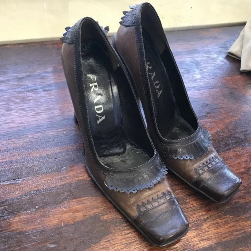 PRADA SZ 35.5 WINGTIP PUMPS HEELS